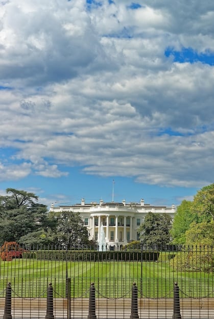 A photo of the Federal Reserve building in Washington D.C. on a sunny day, showing the architecture and grandeur of the building.