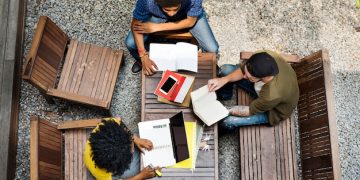 Ace Your Studies: 7 Essential Habits for Academic Success in the US - Cover Image