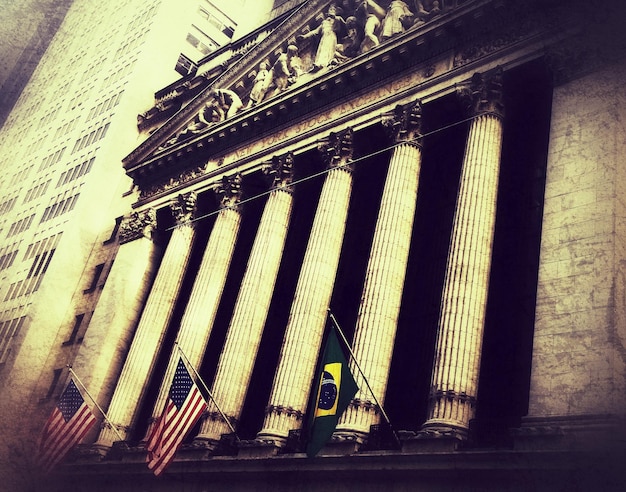 A visual representation of the Federal Reserve building, emphasizing its role in managing inflation and interest rates in the context of the debt ceiling agreement.