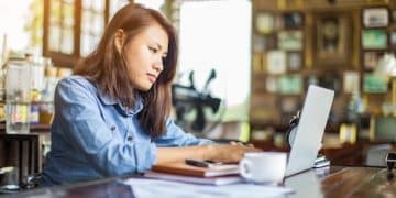 Practical Guide: Applying for Federal Student Aid in 2025 - Cover Image